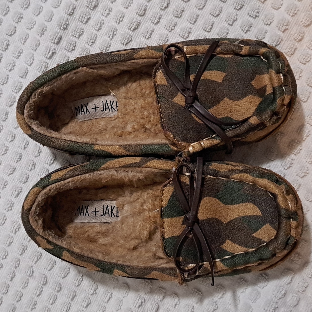 Camouflage Moccasin Furry Slippers Toddler walking Size 10. Max + Jake
